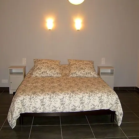 Le Chene Blanc Bed and Breakfast 3*